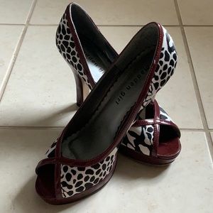 EUC Giraffe Print Peep Toe Heels